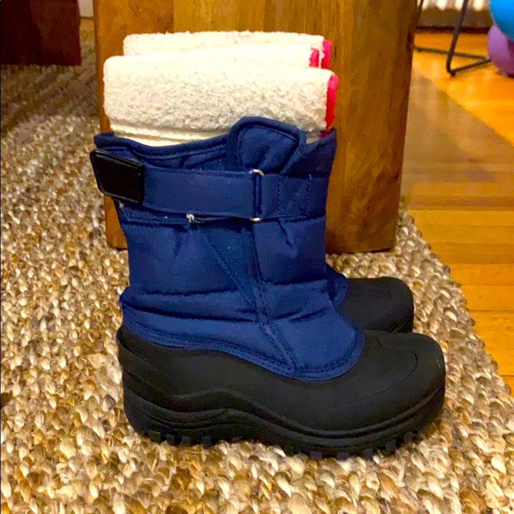 Mini Boden girls snow boots